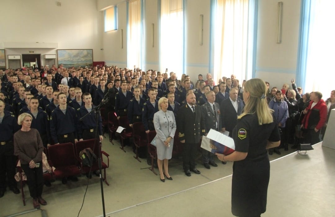 В Красноярске прошла церемония посвящения в курсанты первокурсников Красноярского института водного транспорта